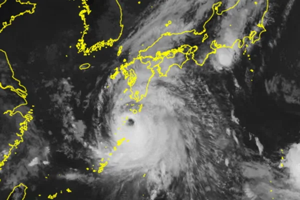 Imagem colorida de satélite do satélite “Himawari” da Agência Meteorológica do Japão - Metrópoles