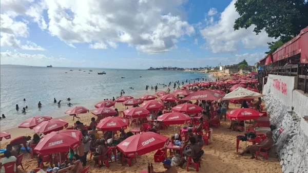 Praia do Cantagalo, na Cidade Baixa, foi a única avaliada como própria para banho em Salvador Crédito: Maria Raquel Brito/CORREIO