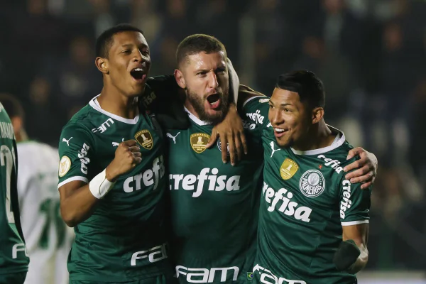 Palmeiras ganha do Juventude fora e encosta no topo do Brasileirão