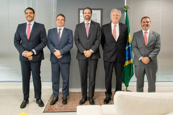 Messias reúne chefe da PF e ministro da Justiça em almoço de pacificação