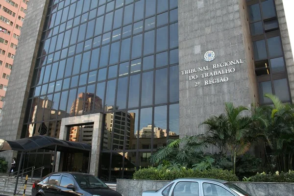 Concurso do TRT-SP abre 320 vagas com salários de até R$ 14 mil