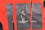 Droga com a foto de Jair Bolsonaro com tornozeleira