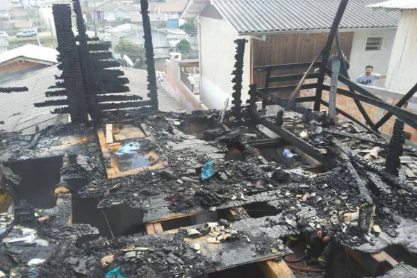 casa incendiada