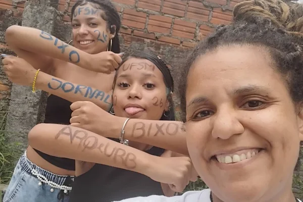 Mãe e filhas comemoram aprovações na universidade