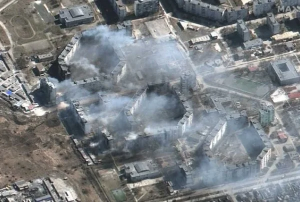 Imagem da cidade de Mariupol atacada por russos