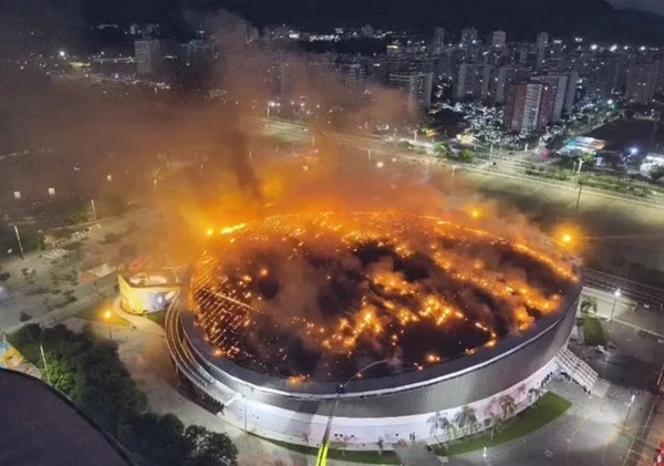Rio: incêndio destroi cobertura de Velódromo do Parque Olímpico