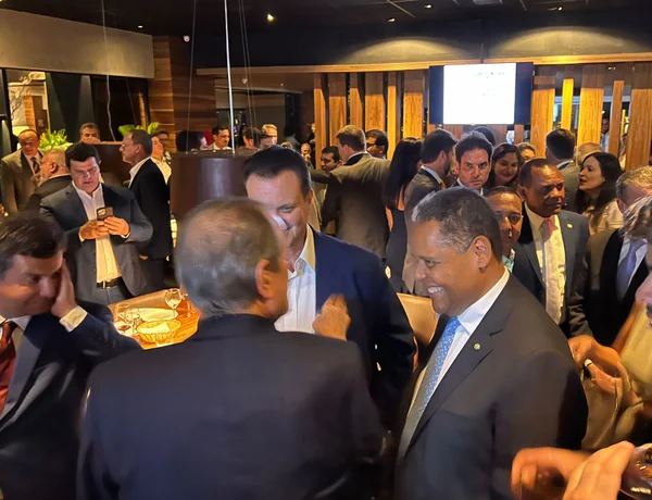 Festa de candidato à sucessão de Lira tem Valdemar e ministros de Lula