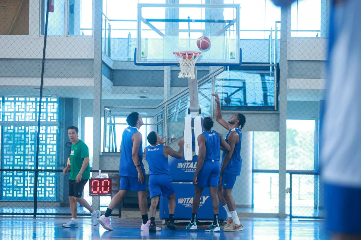 Brasília (DF), 20/08/26
Seleção Brasileira de Basquete treina no ginásio do Comando Militar do Planalto. O Brasil joga contra a República Dominicana no ginásio Nilson Nelson, no dia 27 de agosto, em partida válida pelas Eliminatórias da Copa do Mundo FIBA 2027. Brasília (DF), 20/08/26
Seleção Brasileira de Basquete treina no ginásio do Comando Militar do Planalto. O Brasil joga contra a República Dominicana no ginásio Nilson Nelson, no dia 27 de agosto, em partida válida pelas Eliminatórias da Copa do Mundo FIBA 2027.