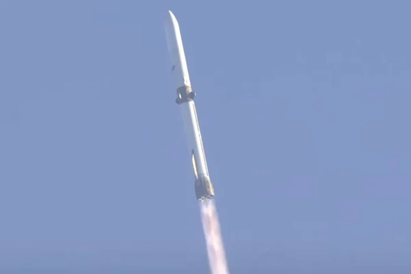 Imagem colorida de foguete da Blue Origin, rumo ao planete Marte - Metrópoles
