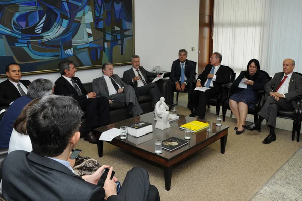 Rollemberg representa governadores em reunião de líderes no Senado