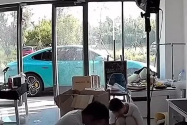 Carro Xiaomi anda sozinho e desespera dono - Metrópoles