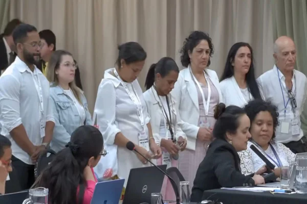 Vídeo: Brasil pede desculpas às mães de 96 bebês mortos em clínica