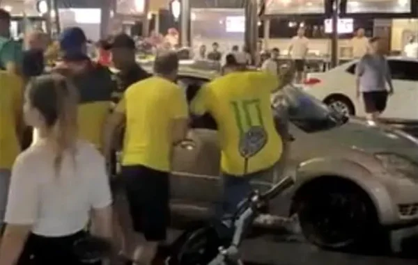 Vídeo: agressão e quebra-quebra marcam pós-eleição em Itapema (SC)