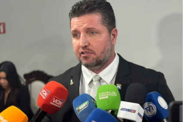 Imagem colorida, Vereador quer fim da esmola e afirma: "Só incentiva ficar na rua" - Metrópoles
