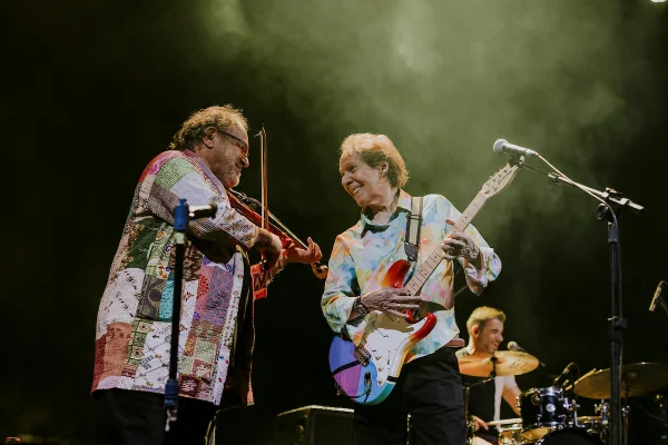 Beto Guedes e Sérgio Hinds celebram a MPB em shows no Estilo Brasil