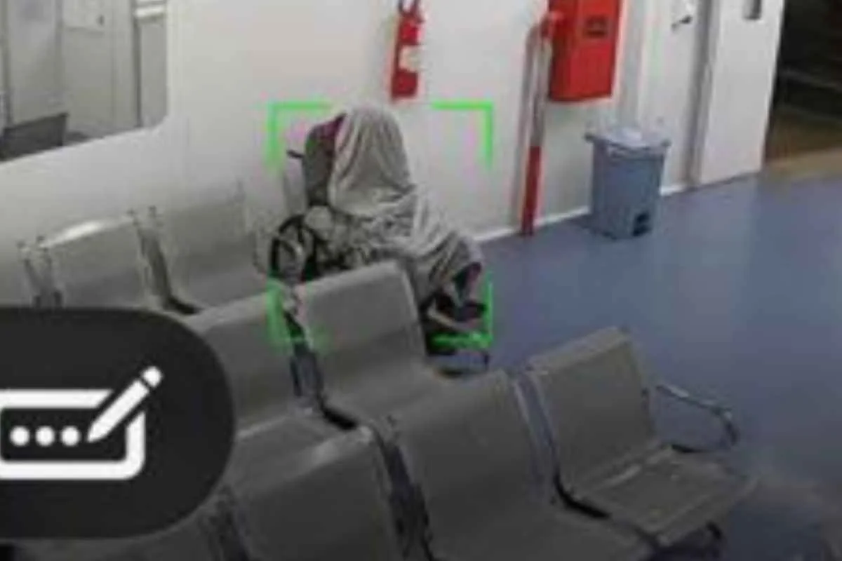 Vilmar se cobre com o cobertor durante a madrugada Vilmar se cobre com o cobertor durante a madrugada