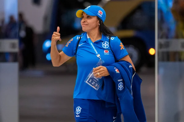 Foto colorida de Marta, atacante da Seleção Brasileira - Metrópoles