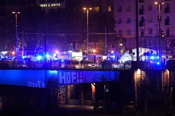 Autoridades de Viena falam em 6 áreas sob ataque e até 7 mortos em atentado