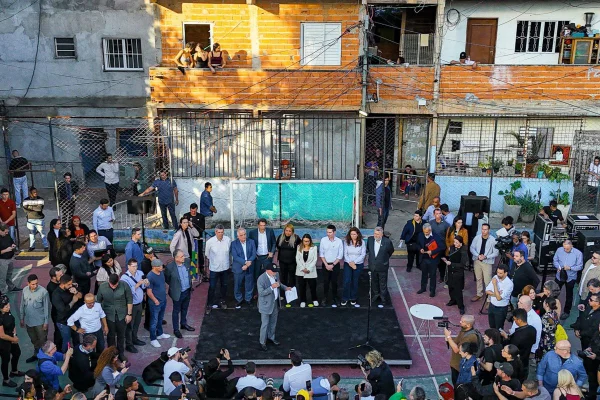 Foto colorida de discurso do presidente Luiz Inácio Lula da Silva (PT) na Favela do Moinho