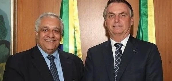 Médico pró-cloroquina é responsável por fiscalização no Conselho de Medicina