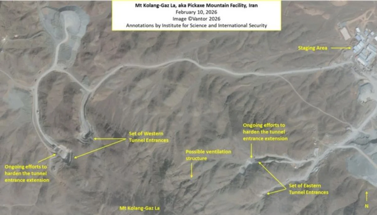 Imagens de satélite mostram possível construção de instalações subterrâneas na montanha Pickaxe, em fevereiro deste ano Imagens de satélite mostram possível construção de instalações subterrâneas na montanha Pickaxe, em fevereiro deste ano
