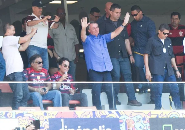 No Mané, Bolsonaro e Mourão assistem ao jogo do Flamengo e Botafogo