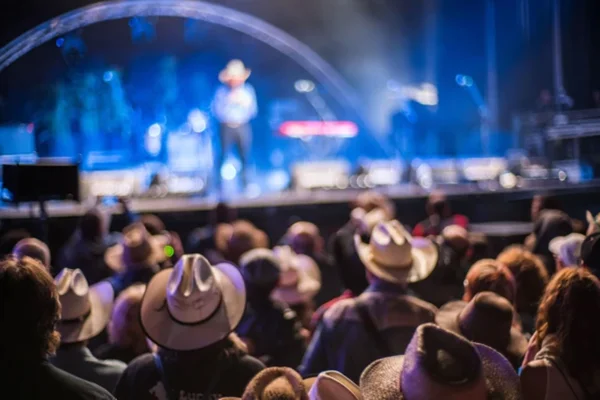 Sertanejo adota “fórmula do sucesso” e cai na mesmice da repetição