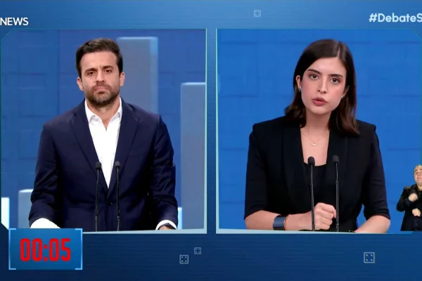 imagem colorida mostra marçal e tabata em debate do sbt