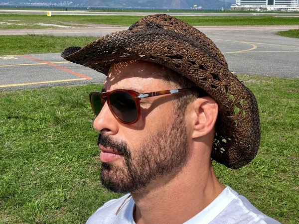 Cauã Reymond dá versão sobre mau cheiro e nega tretas em Vale Tudo