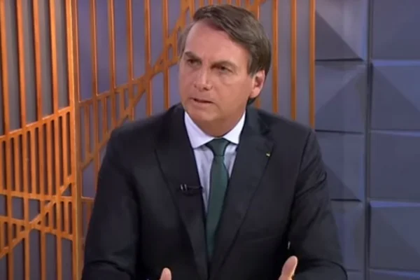 “Carta fora do baralho”, diz Bolsonaro sobre Lula em 2022