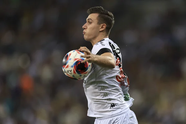 Piton, lateral do Vasco é top 3 no mundo em cruzamentos certos