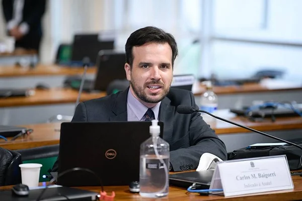 Foto colorida do presidente da Anatel, Carlos Baigorri