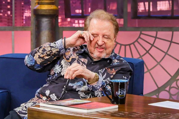 Carlos Villagrán no The Noite com Danilo Gentilli
