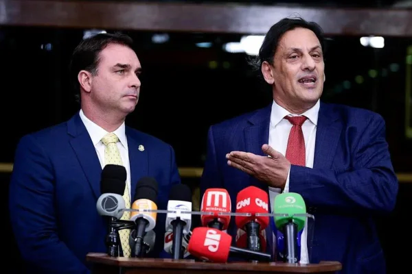 Flávio Bolsonaro e Frederick Wassef