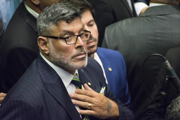 Vídeo: Frota reage a acusações contra o PSL e esmaga laranja na Câmara