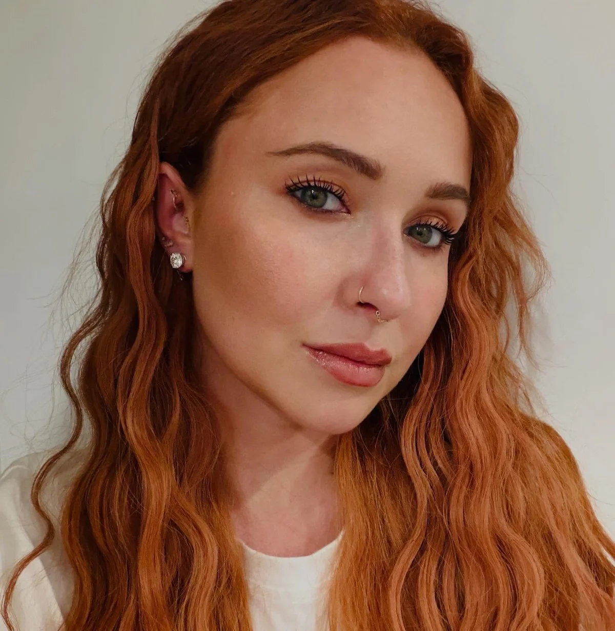 Hayden Panettiere popsa séria e de cabelos soltos Hayden Panettiere popsa séria e de cabelos soltos