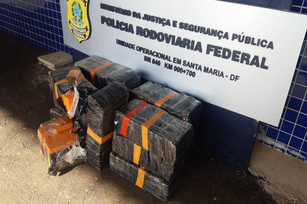 PRF apreende maconha BR-040