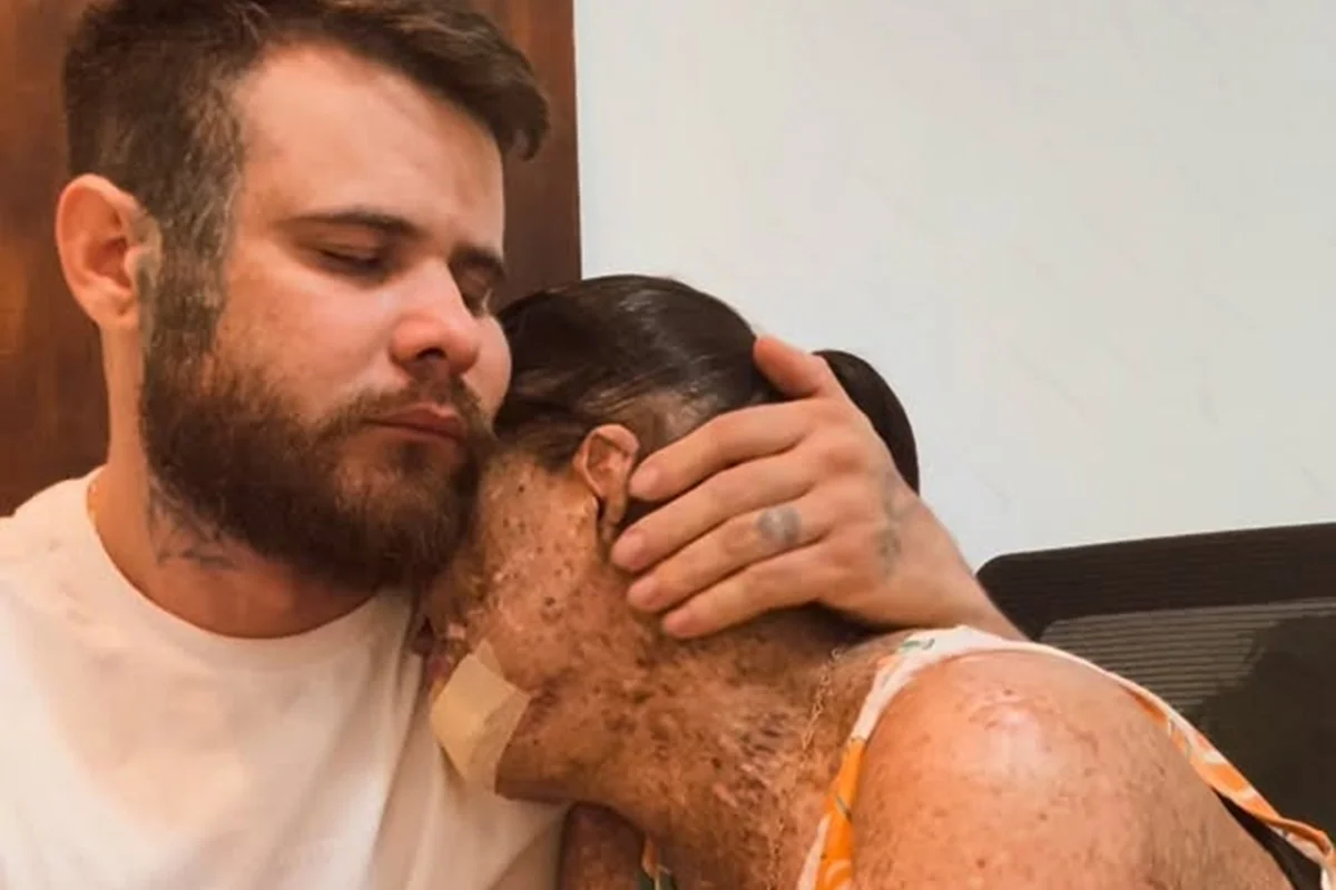 Káh Felipe reebe o carinho do marido, Edmilson Alcântara Káh Felipe reebe o carinho do marido, Edmilson Alcântara