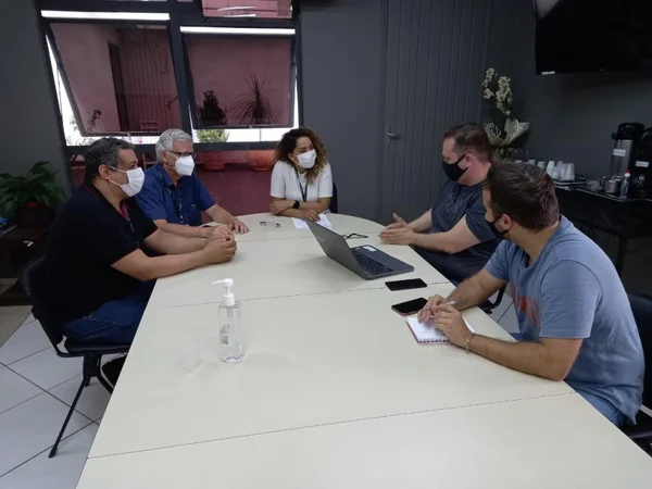 prefeita de Bauru em reunião que definiu abertura do comércio na fase vermelha