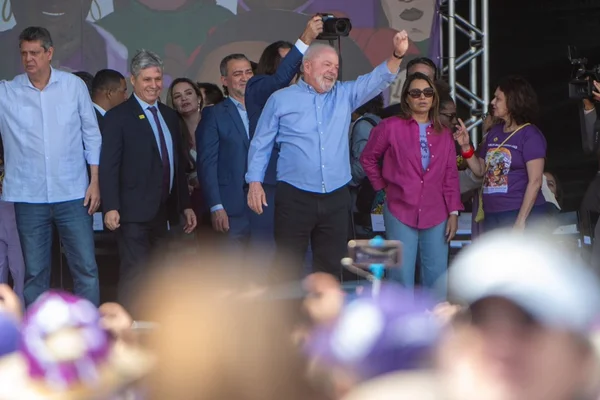 Imagem colorida mostra Lula na Marcha das Margaridas - Metrópoles