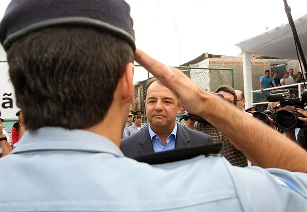 Preso em Bangu, Cabral divide cela com ex-assessores e ex-secretários