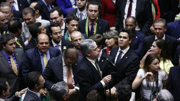 Bancada do DF. Confirmado o 7 x 1 a favor do impeachment