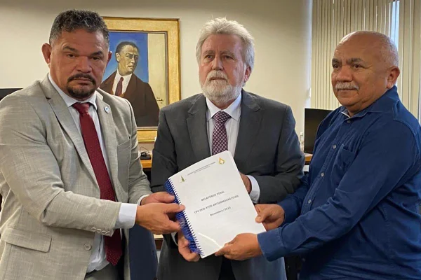 81 distritais de CPI entregam relatório para presidente do TJDFT