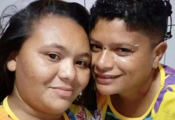 Foto colorida de Gilmara e Jackeline, casal de mulheres assassinado no Ceará - Metrópoles