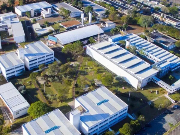 PUC-Campinas suspende professor por piada que “banaliza estupro”