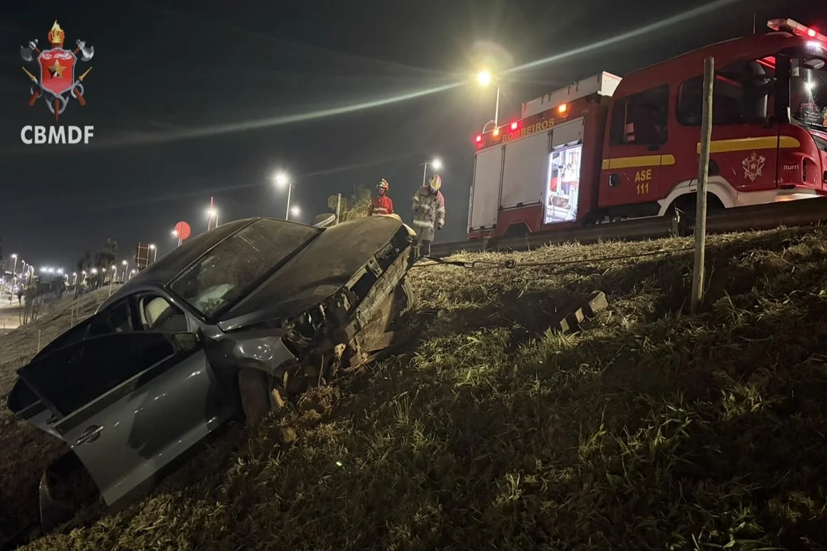 Acidente na EPTG Fere Duas Pessoas Perto do Viaduto Israel Pinheiro