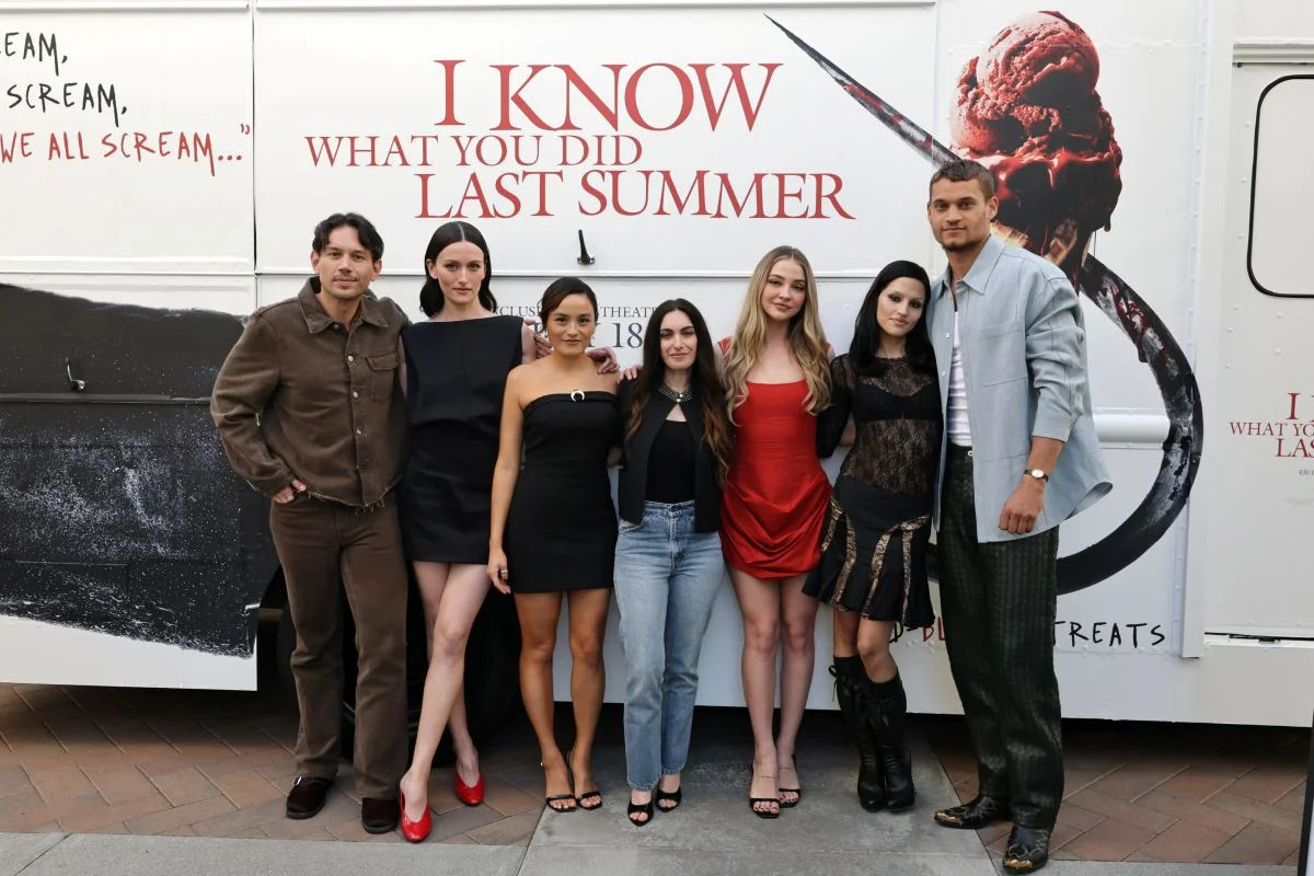 Sam Lansky, Sarah Pidgeon, Chase Sui Wonders, Jennifer Kaytin Robinson, Madelyn Cline, Gabbriette e Tyriq Withers Sam Lansky, Sarah Pidgeon, Chase Sui Wonders, Jennifer Kaytin Robinson, Madelyn Cline, Gabbriette e Tyriq Withers
