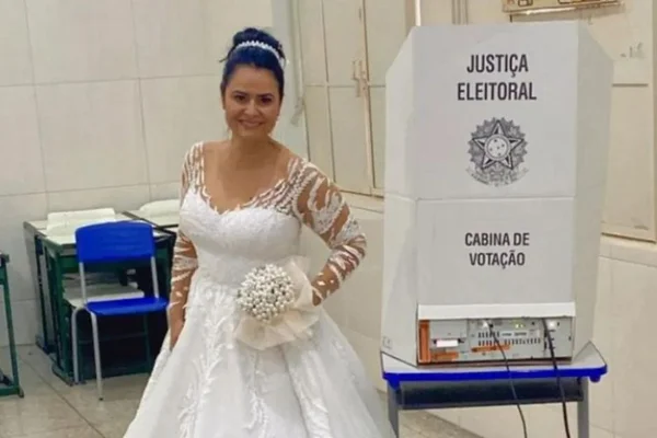 Vídeo: mulher sai do próprio casamento e vota ainda vestida de noiva