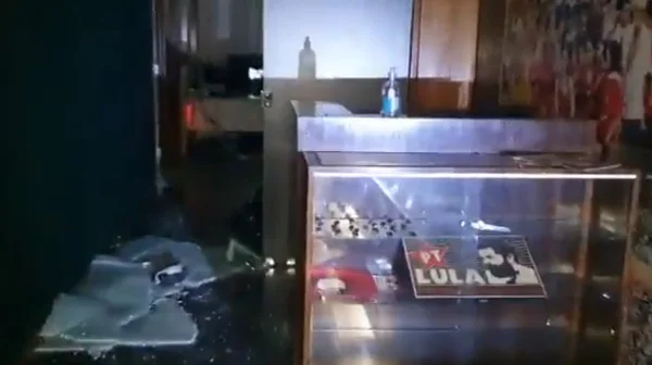 Sala da liderança do PT na Câmara dos Deputados foi destruída por terroristas bolsonaristas