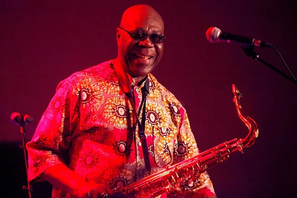 Saxofonista Manu Dibango morre aos 86 anos vítima do coronavírus